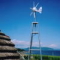風力発電機とソーラーパネルのハイブリッドシステム